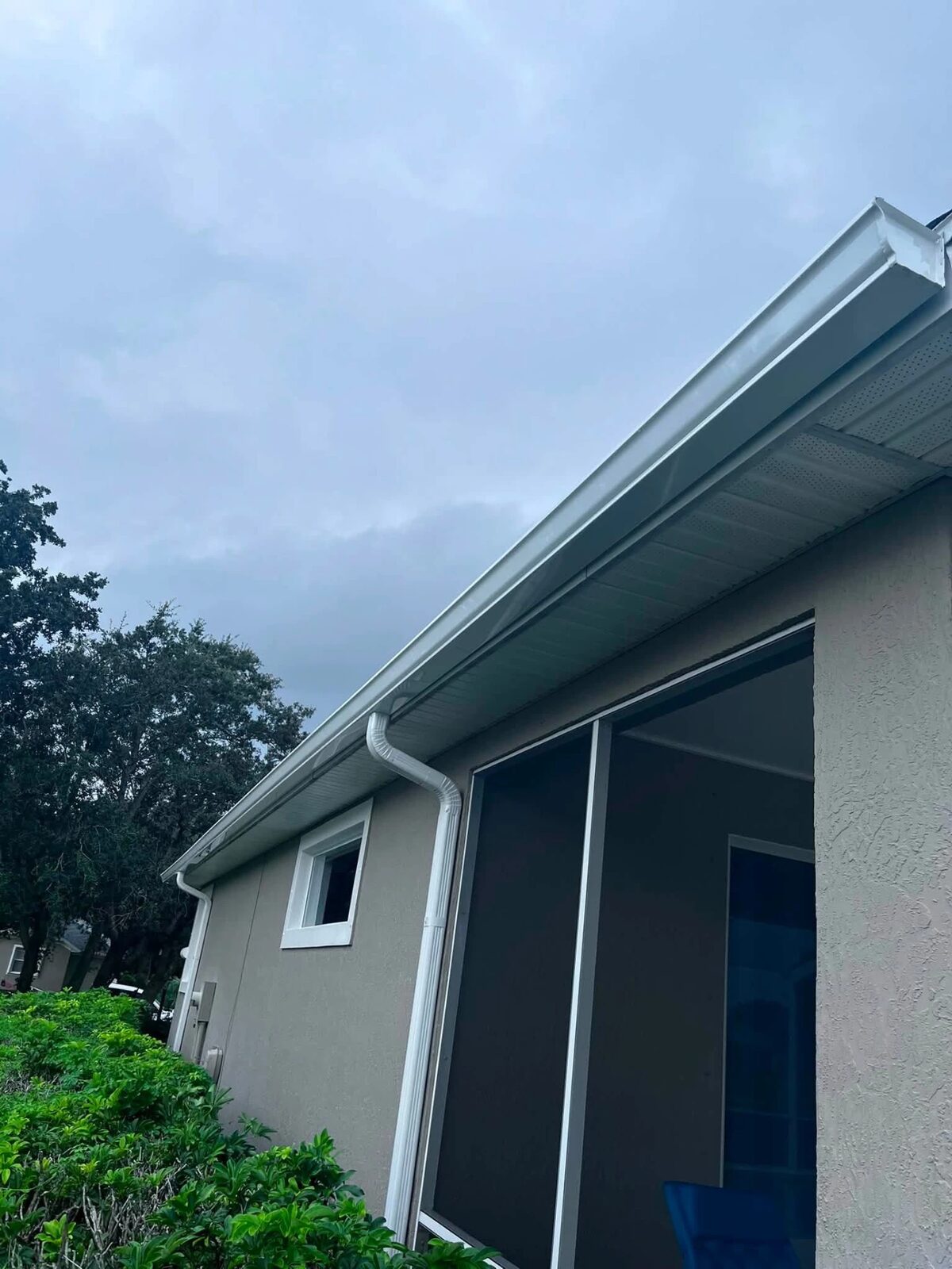 Close-up of a seamless aluminium gutter run installed on a Sebastian home